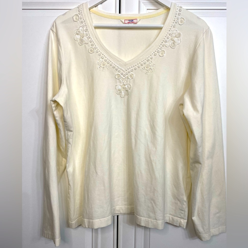 Tabi Womenβs Size XL Cream V Neck Sweater with Beading Around the Neckline